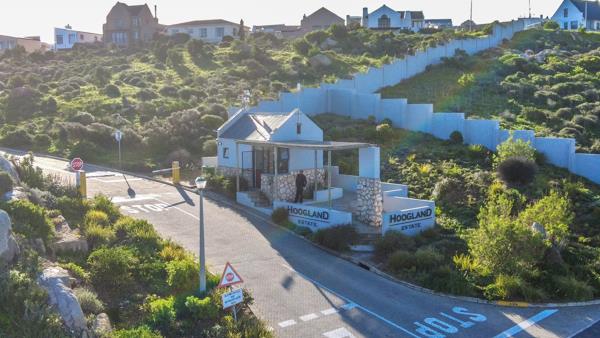 750 m² Land