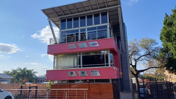 156  m² Commercial space