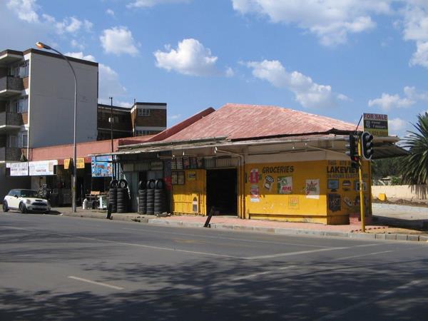 374  m² Commercial space