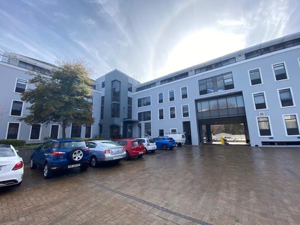 651.5  m² Commercial space