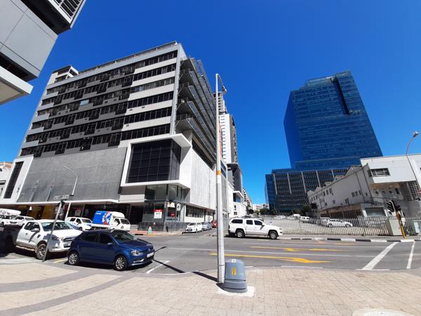 212  m² Commercial space