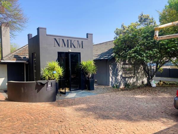 220  m² Commercial space