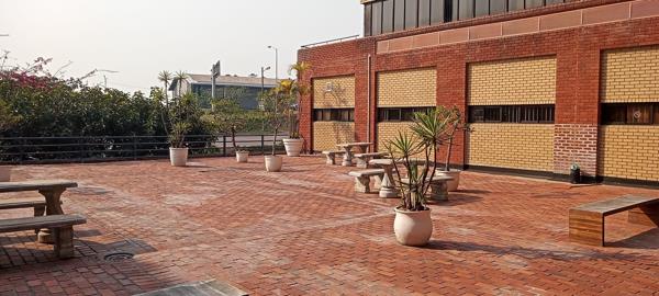 145  m² Retail Space