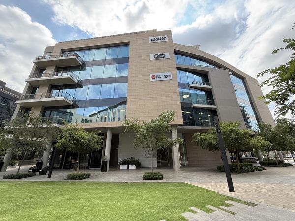 502  m² Commercial space