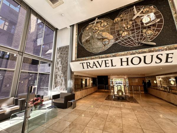 208  m² Commercial space