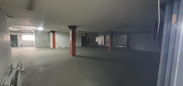 2 200  m² Commercial space