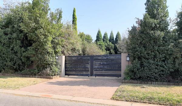 1 080 m² Land