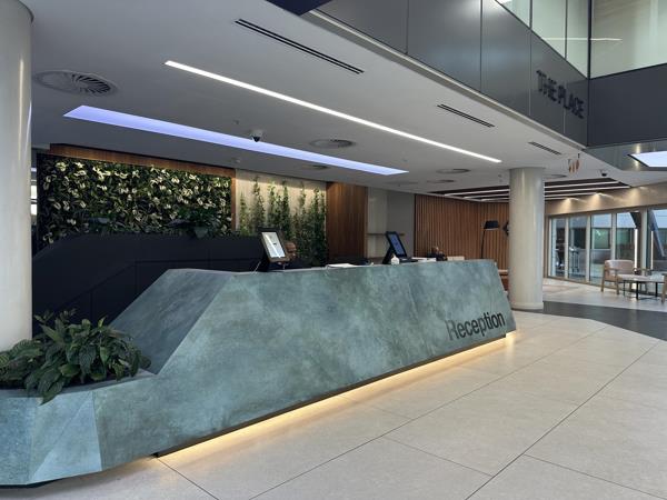 947  m² Commercial space