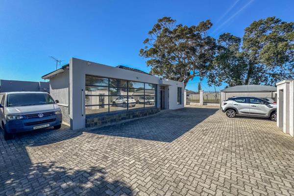 320  m² Commercial space