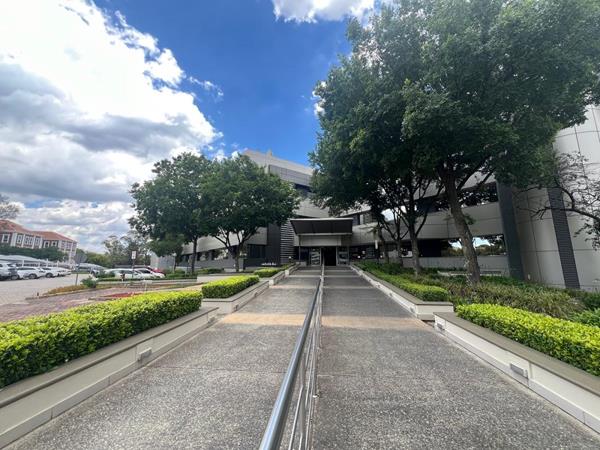 660  m² Office Space