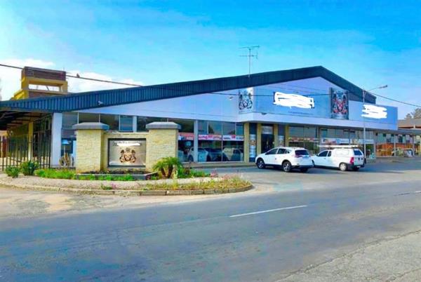 2 100  m² Commercial space