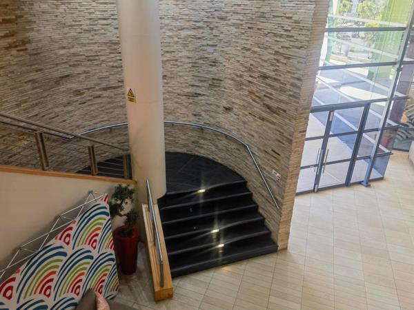 275  m² Commercial space