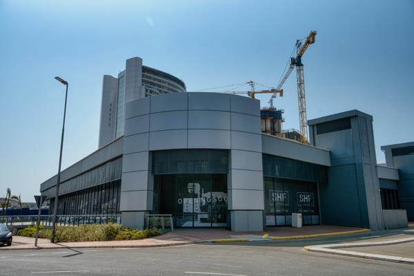 1 763  m² Retail Space