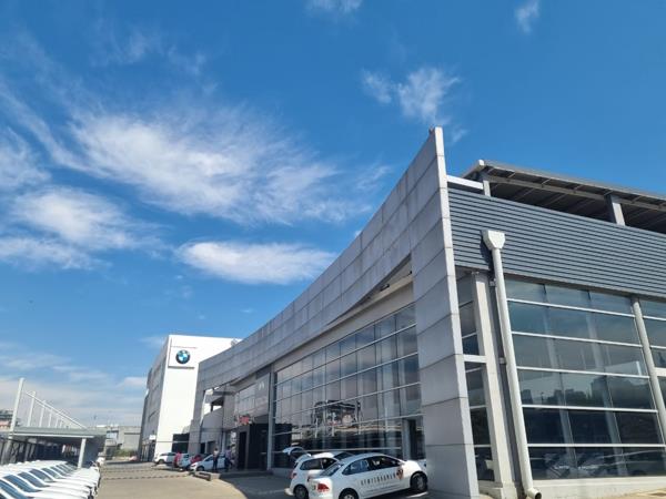 15 753  m² Commercial space