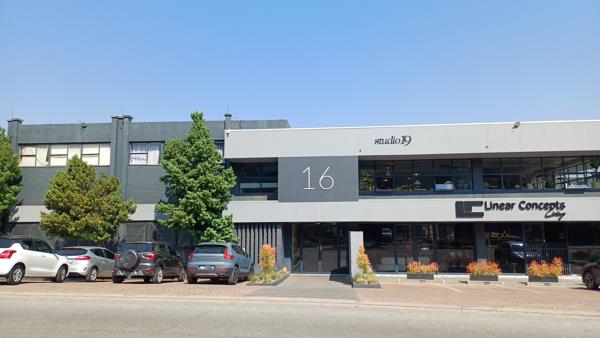 326.7  m² Commercial space