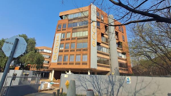 1 076  m² Office Space