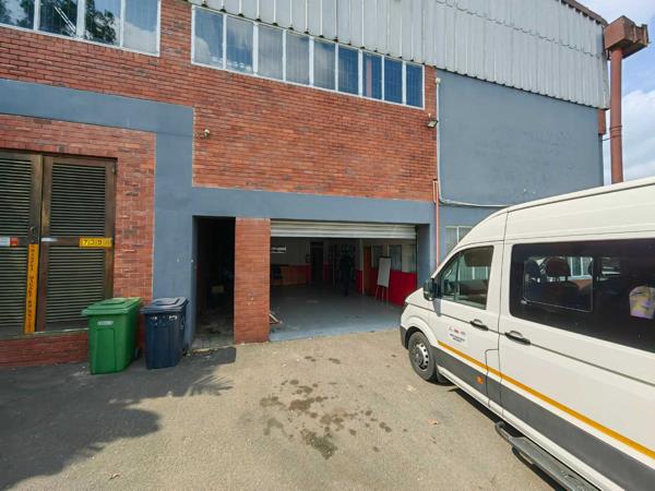 218  m² Industrial space