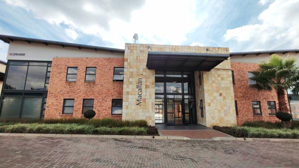 472 m² Office Space