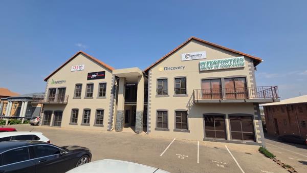 102  m² Commercial space