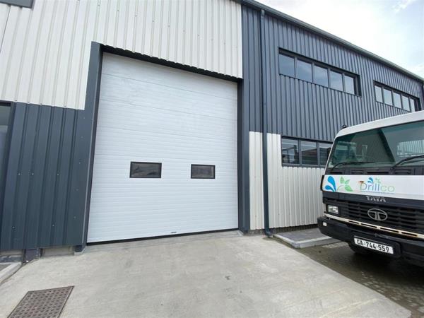 396  m² Industrial space