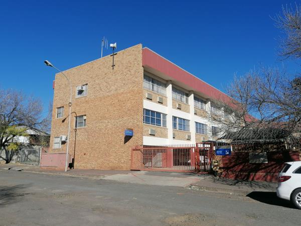 2 315  m² Commercial space