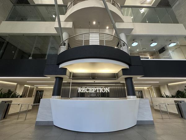 215  m² Commercial space