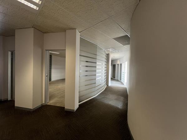 332.9  m² Commercial space