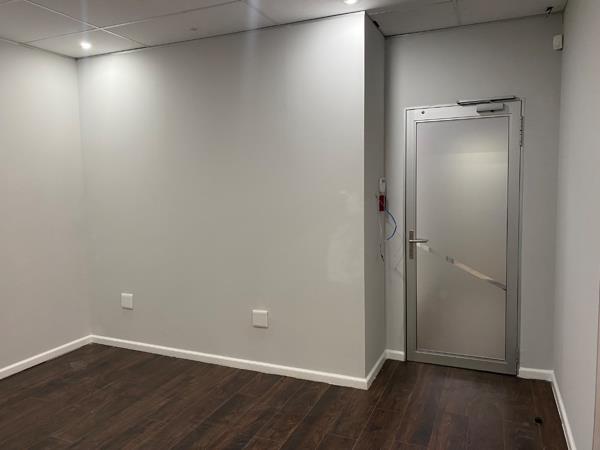 242  m² Commercial space