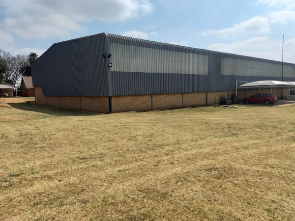 1 900  m² Industrial space