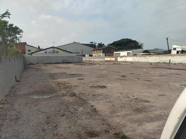 2 000  m² Commercial space