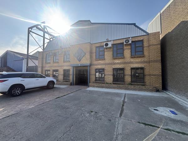878  m² Industrial space