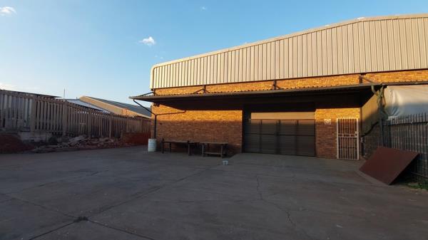 1 100  m² Industrial space