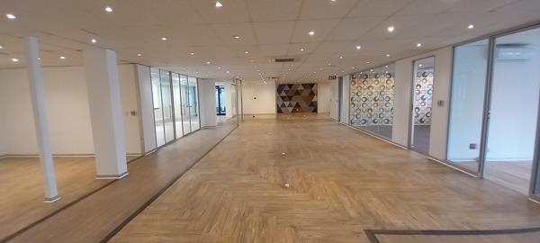 466  m² Commercial space