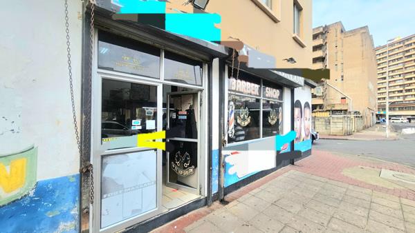 32  m² Retail Space