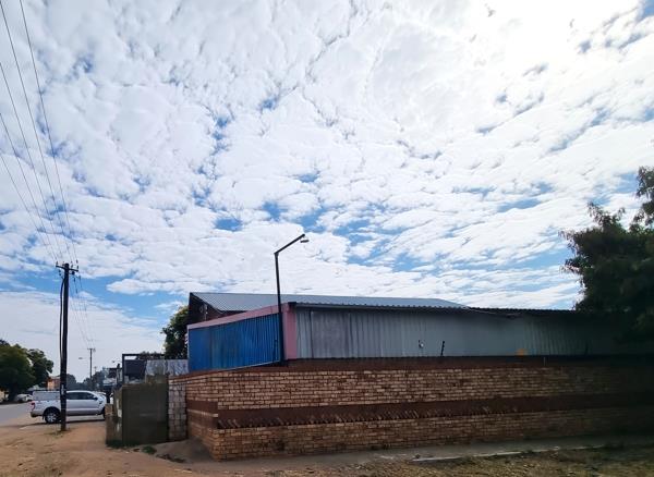 678  m² Industrial space