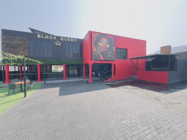 211  m² Commercial space