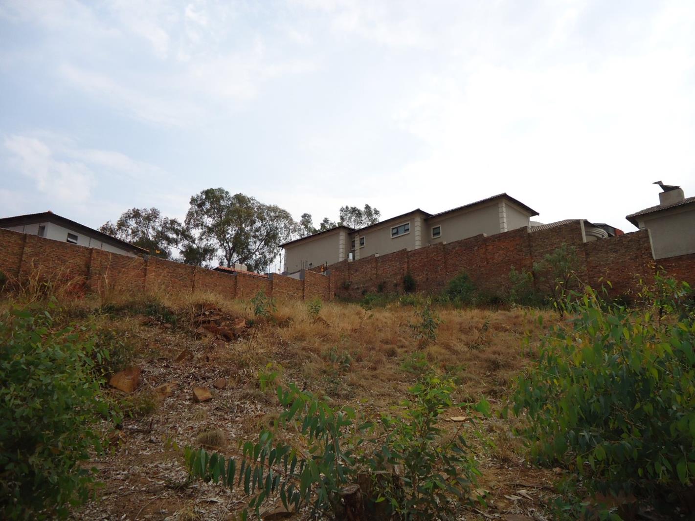 1 702 m² Land - View 3