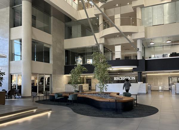 214  m² Commercial space