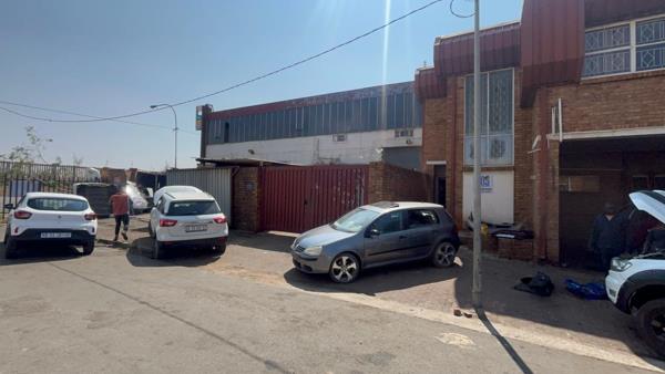 573  m² Industrial space
