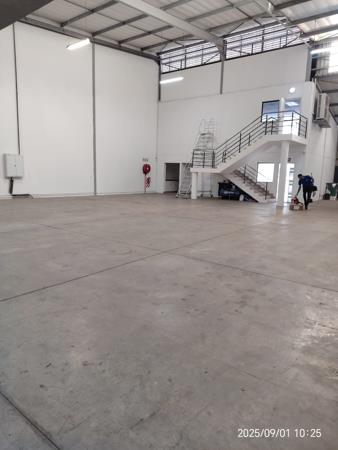 699  m² Commercial space