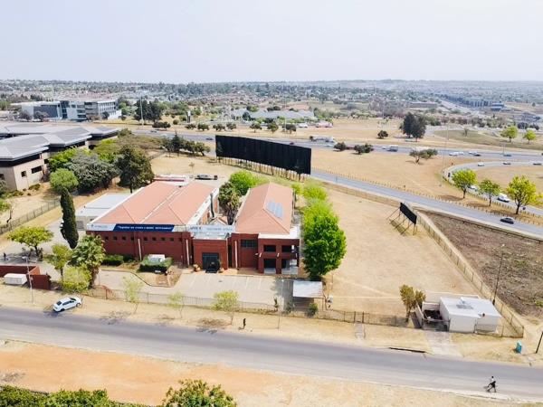 2 585  m² Industrial space