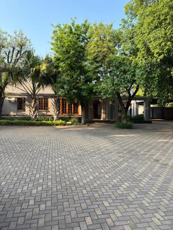 380  m² Office Space