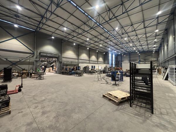 2 072  m² Commercial space