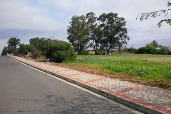 678 m² Land