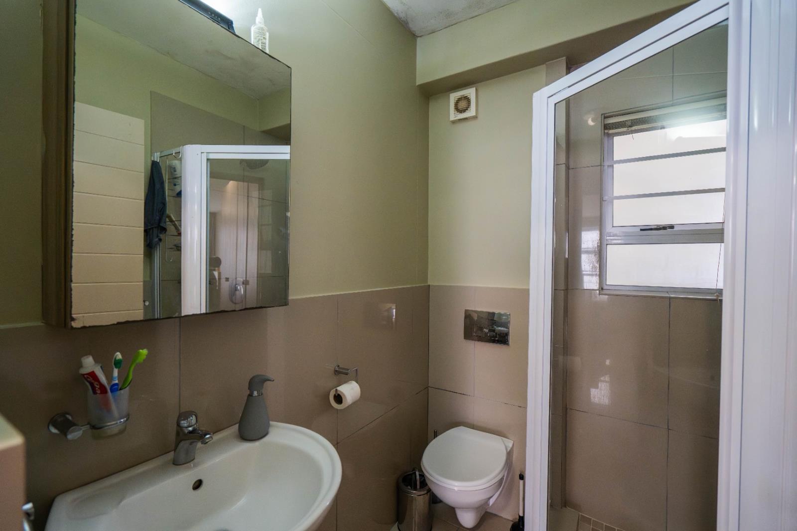 Apartment in West Hill - More