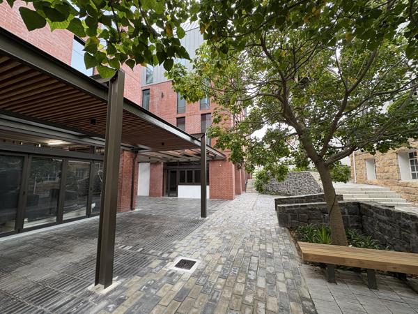 255  m² Retail Space