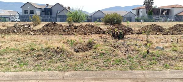 750 m² Land