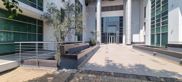 6 876  m² Commercial space