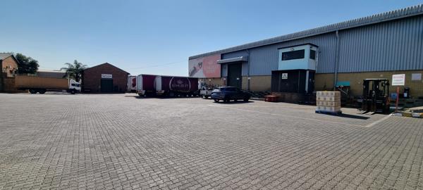 3 940  m² Industrial space