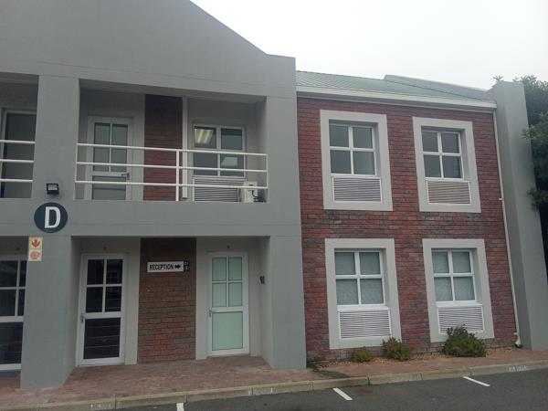 105  m² Commercial space